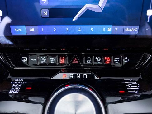 Used 2023 Jeep Grand Wagoneer Series III image 32