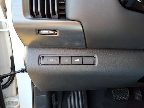 New 2026 Nissan Pathfinder SL image 18