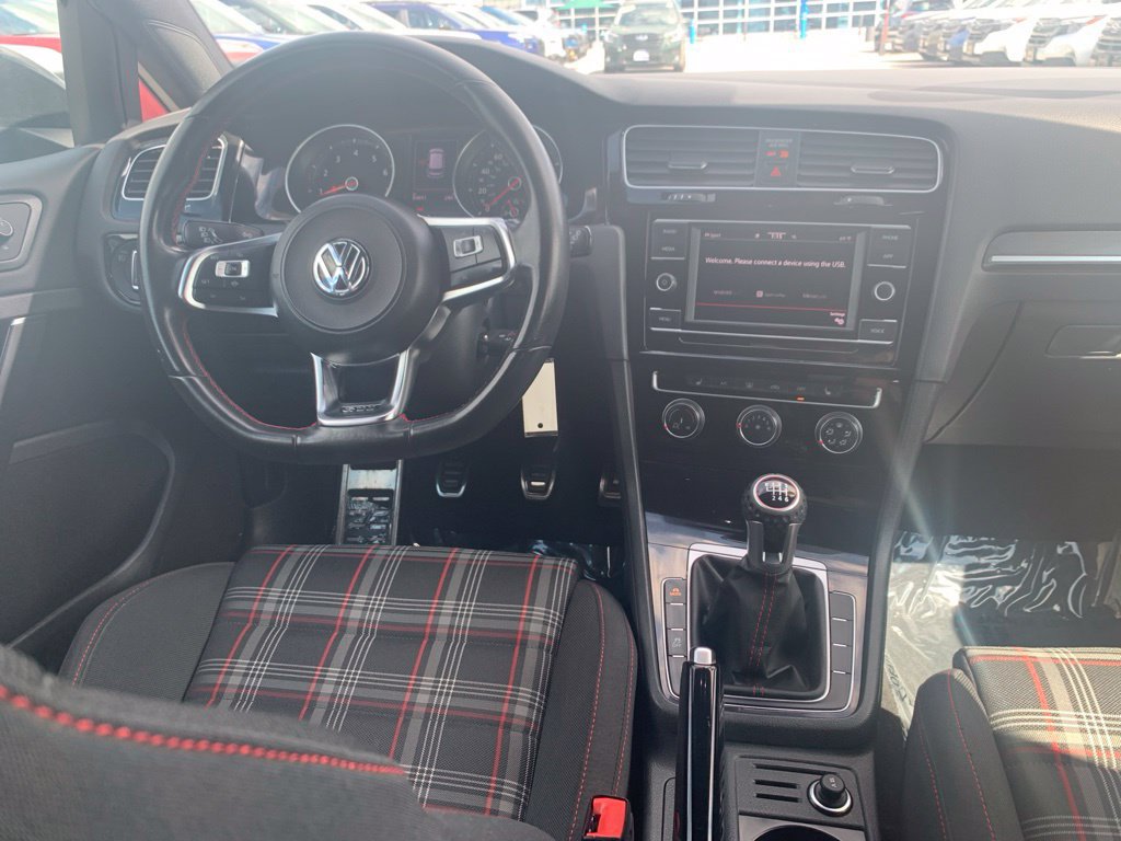 Used 2020 Volkswagen Golf 4-Door FWD image 12