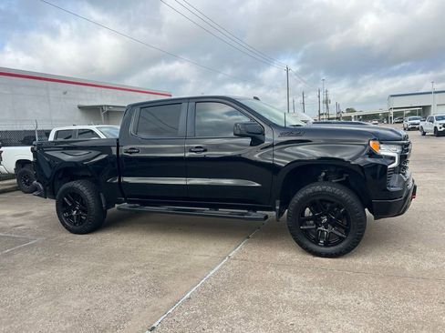 Used 2023 Chevrolet Silverado 1500 LT Trail Boss w/ LPO, Dark Essentials Package image 4