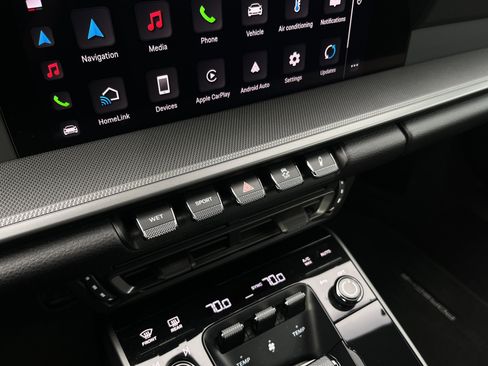 Certified 2023 Porsche 911 Carrera w/ Sportdesign Package image 26