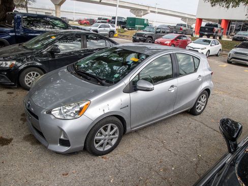 Used 2014 Toyota Prius C Four image 3