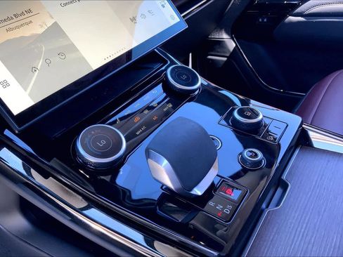 Used 2023 Land Rover Range Rover Sport SE Dynamic image 16