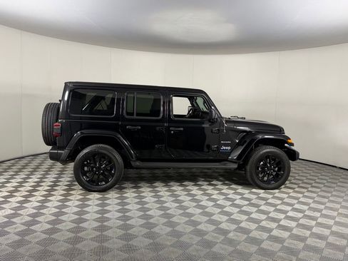 Used 2023 Jeep Wrangler Unlimited Sahara w/ Cold Weather Group AWD/4WD image 3