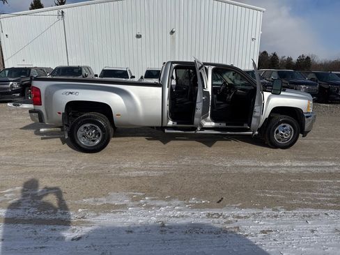 Used 2011 Chevrolet Silverado 3500 LTZ image 31