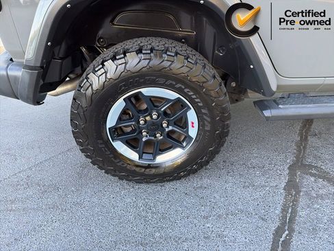 Used 2022 Jeep Wrangler Unlimited Rubicon w/ LED Lighting Group AWD/4WD image 22