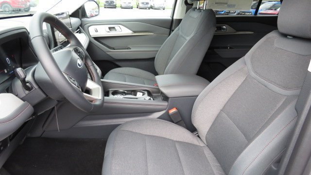 Used 2026 Ford Explorer Active AWD/4WD image 4