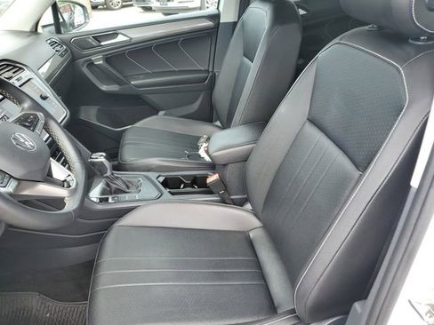 Used 2022 Volkswagen Tiguan SE FWD image 17