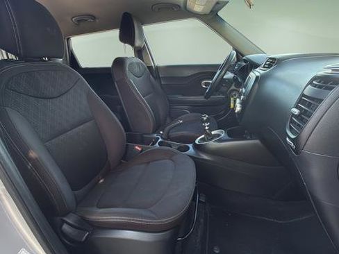 Used 2017 Kia Soul FWD image 11
