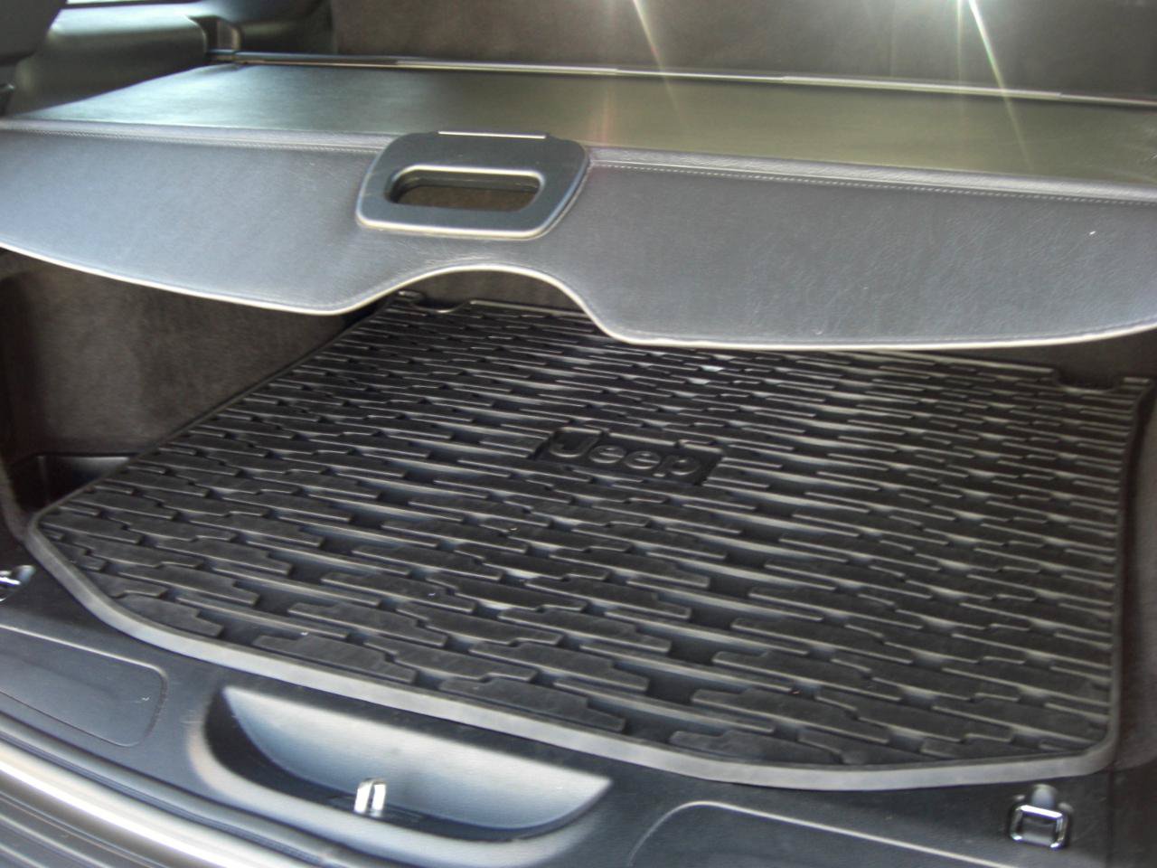 Used 2011 Jeep Grand Cherokee Laredo AWD/4WD image 13