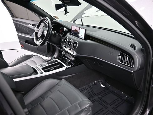 Certified 2022 Kia Stinger GT2 image 20