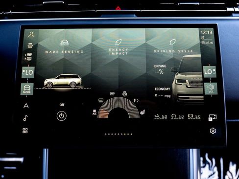 Used 2025 Land Rover Range Rover SE AWD/4WD image 24