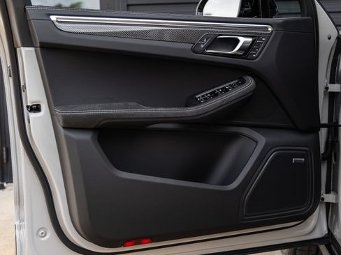 New 2026 Porsche Macan GTS AWD/4WD image 23