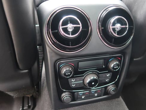 Used 2017 Jaguar XJ R-Sport image 46