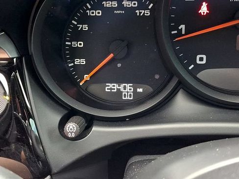 Certified 2021 Porsche Macan AWD/4WD image 23