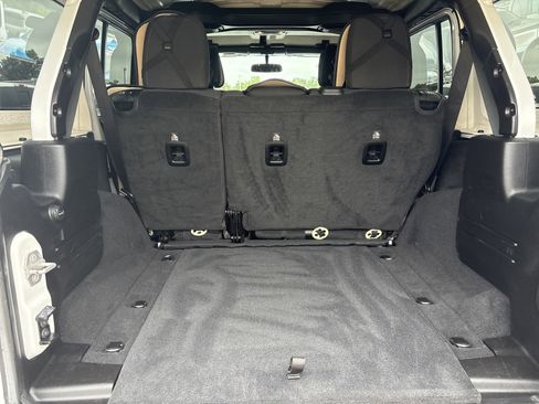 Used 2019 Jeep Wrangler Unlimited Sahara w/ Safety Group image 6