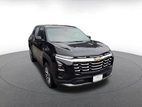 Used 2025 Chevrolet Equinox LT image 3