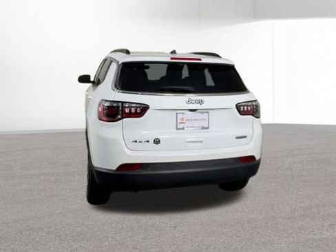 Used 2024 Jeep Compass Latitude image 8