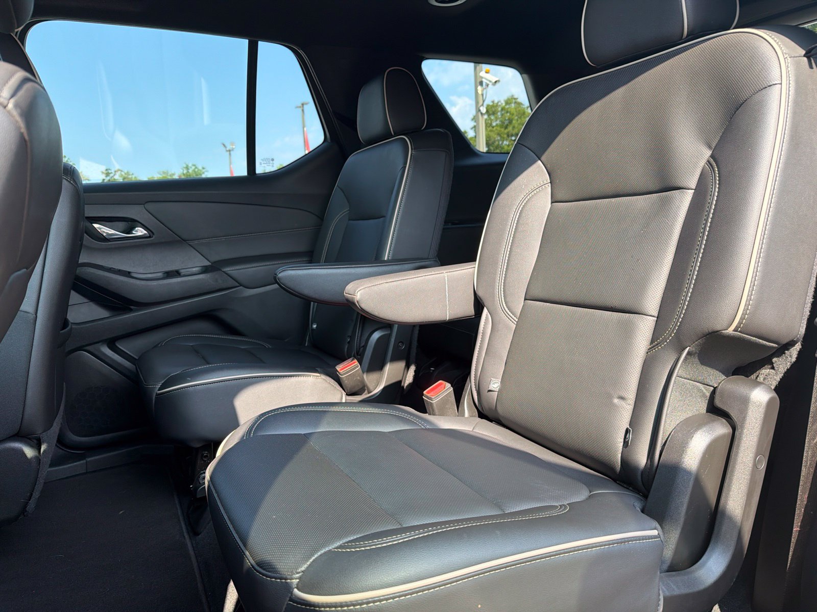 Used 2023 Chevrolet Traverse Premier w/ Redline Edition FWD image 12