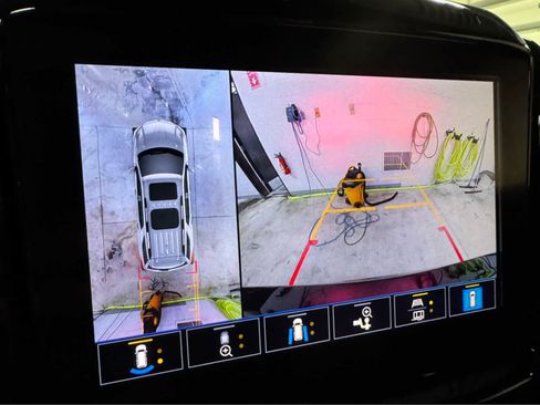 Certified 2023 Chevrolet Traverse Premier w/ LPO, Floor Liner Package image 18