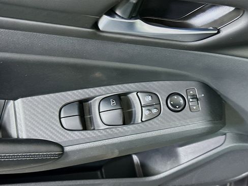 Used 2025 Nissan Altima 2.5 SV image 15