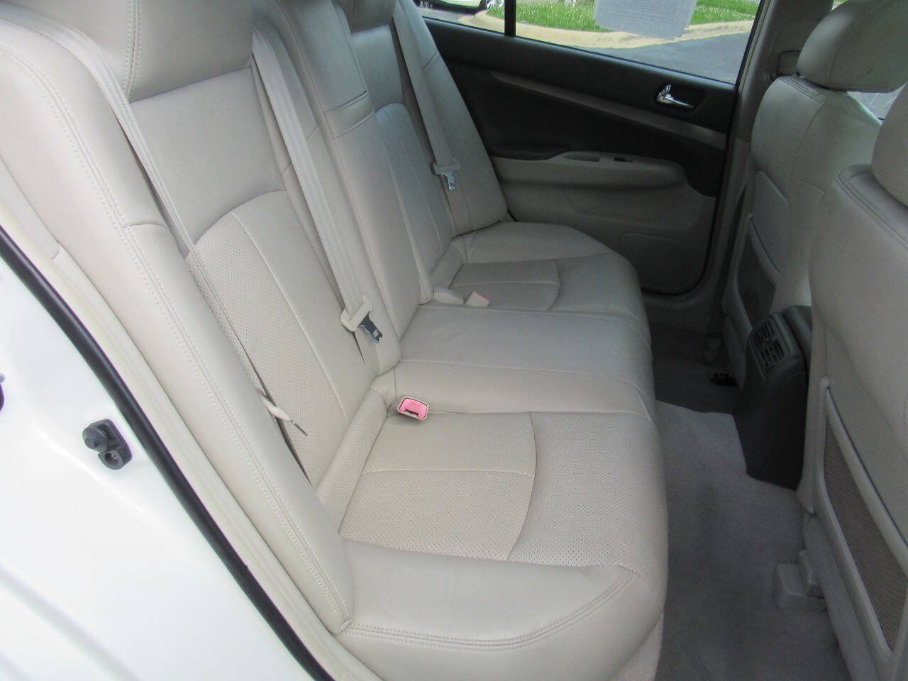 Used 2011 INFINITI G37 x Sedan w/ Premium Pkg AWD/4WD image 30