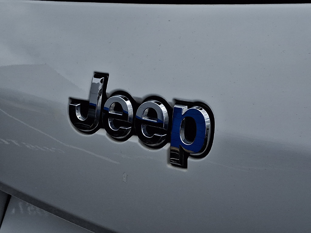 Used 2023 Jeep Grand Cherokee L Limited AWD/4WD image 33