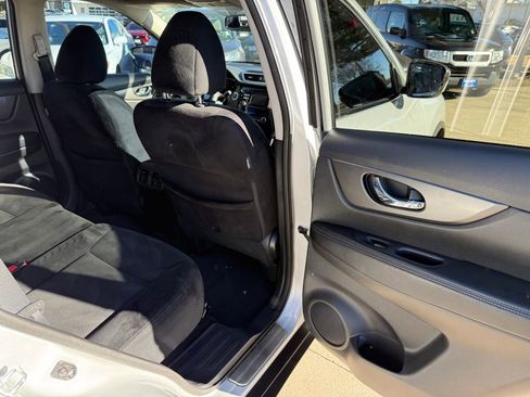 Used 2015 Nissan Rogue SV w/ SV Moonroof Package image 15