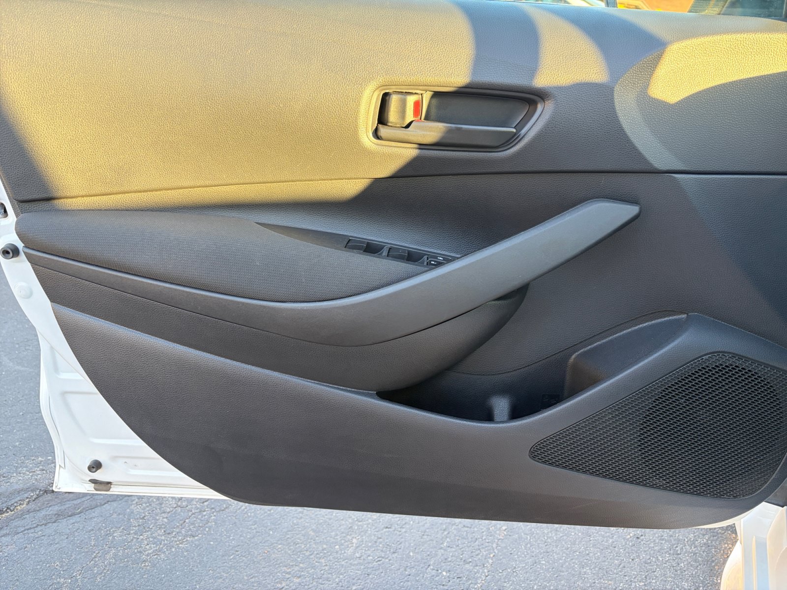 Used 2025 Toyota Corolla LE FWD image 9