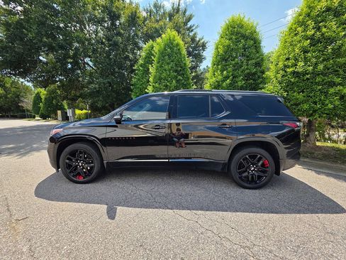 Used 2018 Chevrolet Traverse Premier w/ Redline Edition AWD/4WD image 2