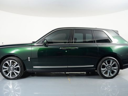 Used 2023 Rolls-Royce Cullinan w/ Cullinan Package image 19