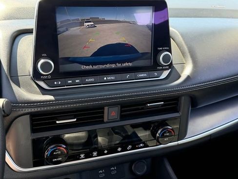 Certified 2024 Nissan Rogue SV FWD image 18