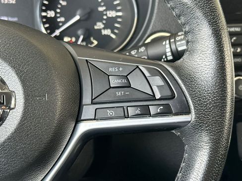 Used 2020 Nissan Rogue SV FWD image 26