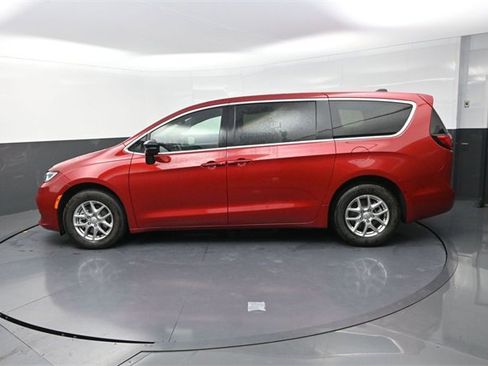 New 2026 Chrysler Pacifica Select image 4