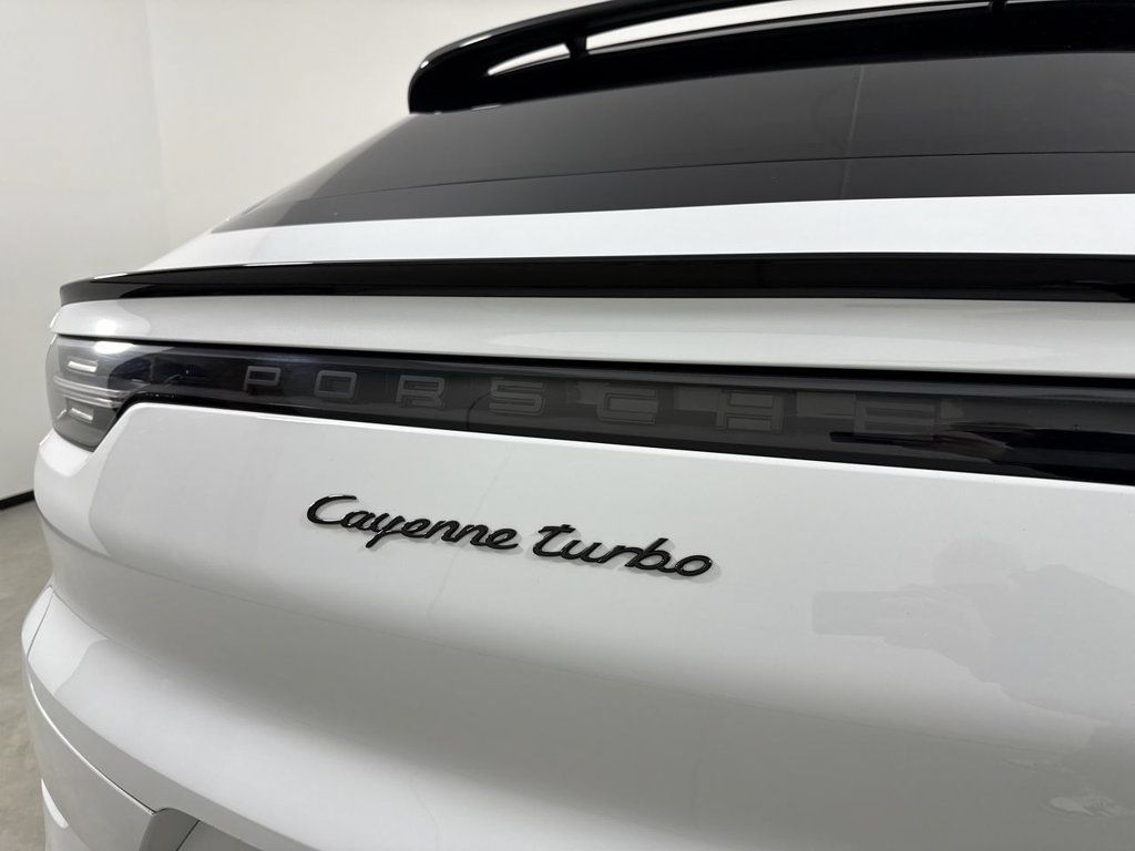 Certified 2023 Porsche Cayenne Turbo w/ Assistance Package AWD/4WD image 18