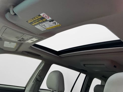 Used 2012 Toyota Highlander Limited AWD/4WD image 23