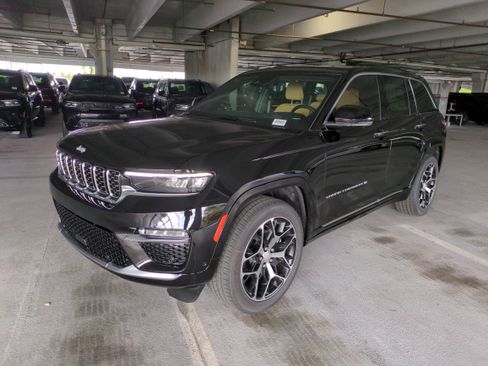 New 2025 Jeep Grand Cherokee Summit image 9