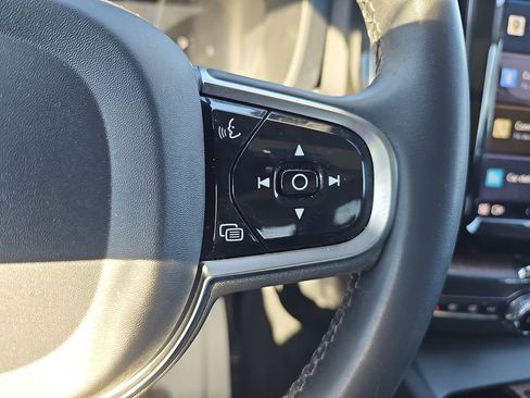 Used 2023 Volvo XC60 B5 Plus w/ Protection Package Premier image 23