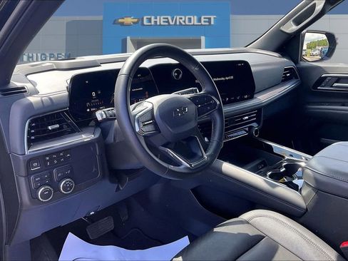 Used 2025 Chevrolet Suburban Z71 AWD/4WD image 17