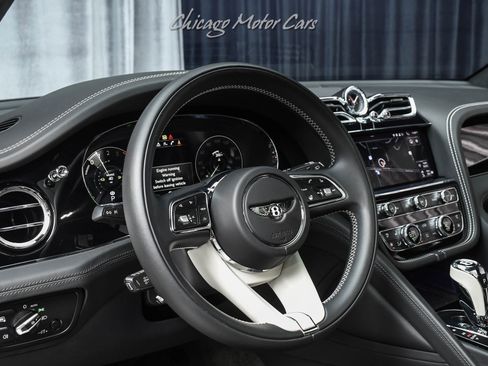 Used 2023 Bentley Bentayga Plug-In Hybrid image 9