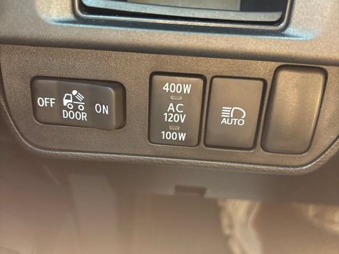 Used 2019 Toyota Tacoma TRD Sport AWD/4WD image 31