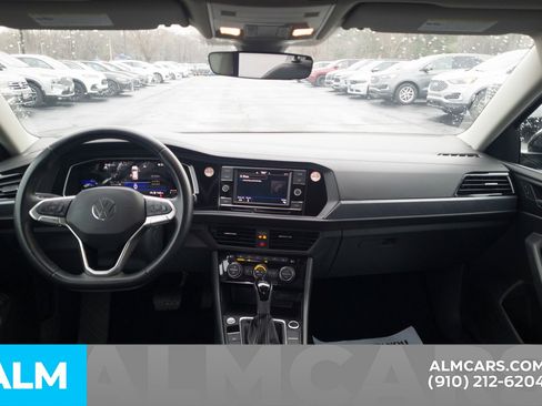 Used 2024 Volkswagen Jetta SE image 19