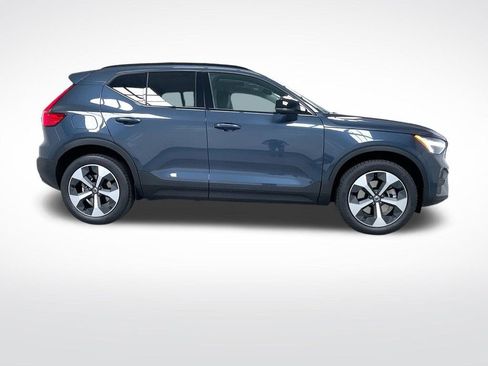 New 2026 Volvo XC40 B5 Core w/ Climate Package image 25
