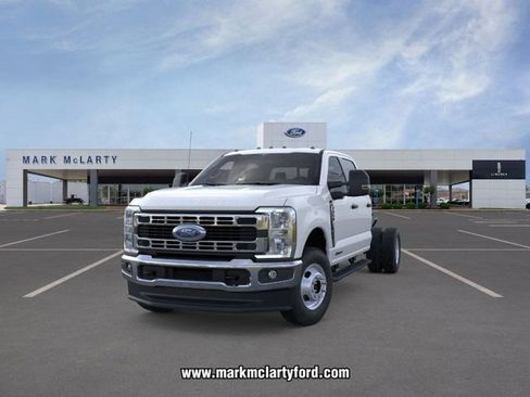 New 2026 Ford F350 XL w/ XL Chrome Package image 2