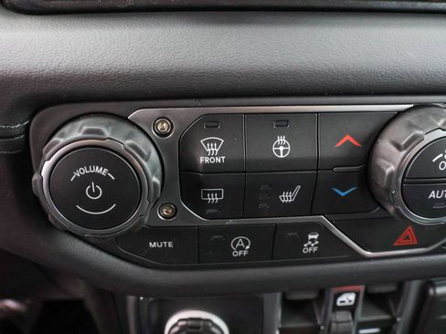 New 2026 Jeep Wrangler Unlimited Sahara AWD/4WD image 19