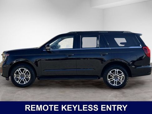 Used 2025 Ford Expedition Active AWD/4WD image 2