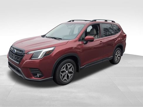 Used 2023 Subaru Forester Premium image 3