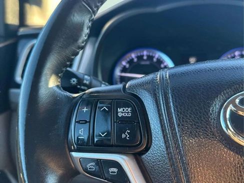 Used 2014 Toyota Highlander Limited w/ Driver Technology Package image 30