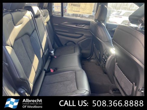 New 2025 Jeep Grand Cherokee Altitude image 14