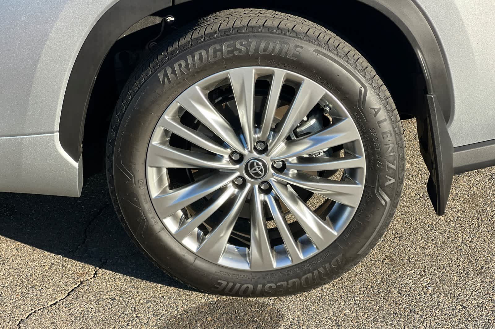Used 2025 Toyota Highlander Platinum AWD/4WD image 25